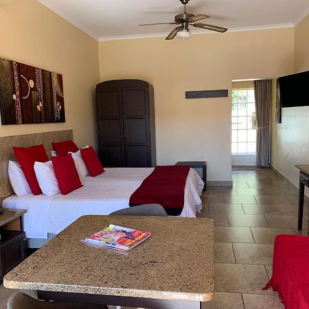 Auberge Guest Lodge Mbombela Екстериор снимка