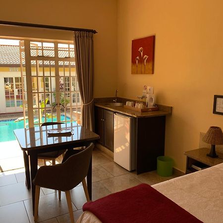 Auberge Guest Lodge Mbombela Екстериор снимка