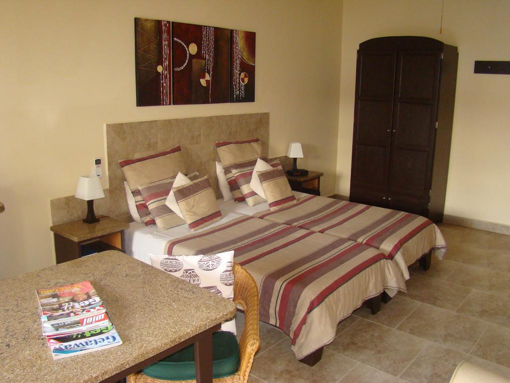 Auberge Guest Lodge Mbombela Стая снимка